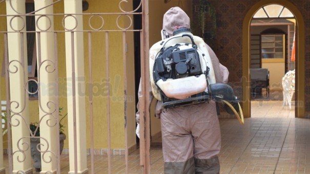 Combate a Dengue: Prefeitura de Tup consegue emergencialmente 40 litros de veneno contra o Aedes.