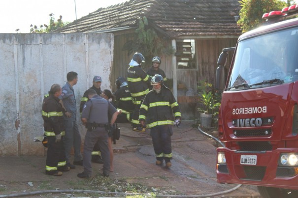 PM informa que mulher  suspeita de atear fogo na casa em Dracena