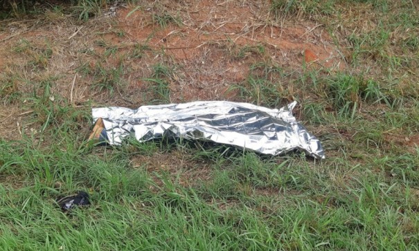 Com sinais de facadas, corpo de homem � encontrado �s margens de estrada vicinal