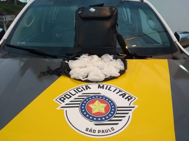 Fiscaliza��o apreende inv�lucros com suspeita de metanfetamina na bagagem de passageiro de �nibus