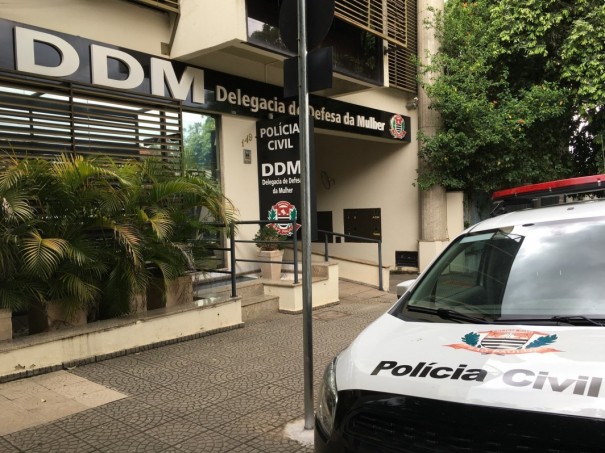 Pol�cia Civil fecha casa de prostitui��o e prende homem em flagrante, em Presidente Prudente