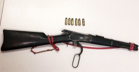 Polícia Civil de Iacri apreende carabina em moradia de propriedade rural