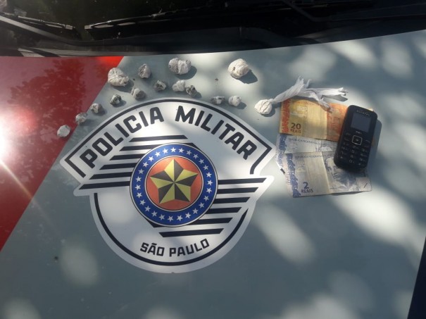 Pol�cia Militar de OC prende traficante no bairro M�rio Couto