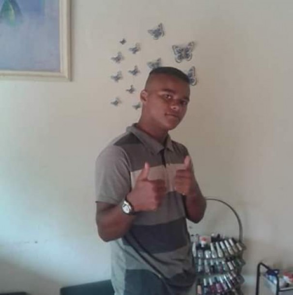 Fam�lia de Rin�polis procura jovem desaparecido 