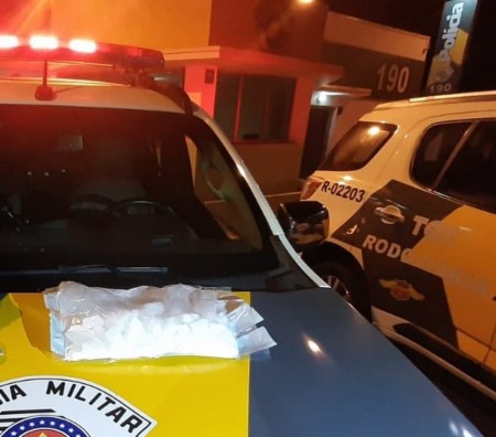 Passageira de ônibus é presa em flagrante com mais de 1kg de cocaína em Presidente Venceslau