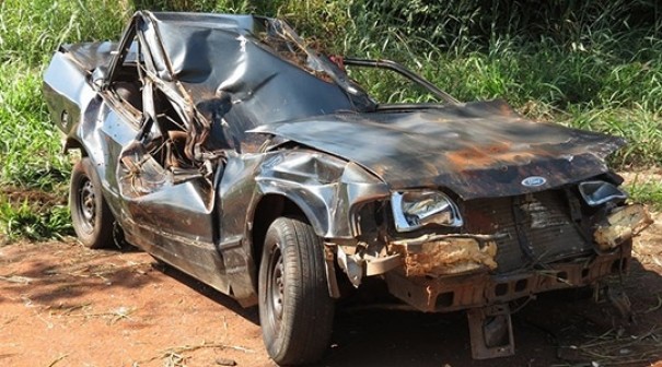 Motorista perde controle de carro e acidente deixa um morto e um ferido em rodovia da regio