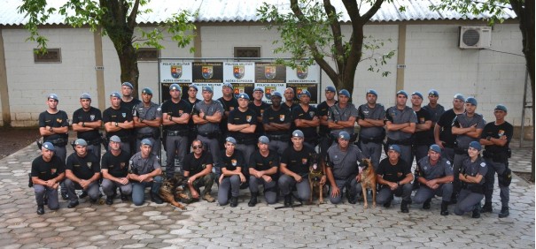 Para 'revolucionar' treinamento com c�es de faro, 8� Baep compartilha novo m�todo com unidades durante simp�sio