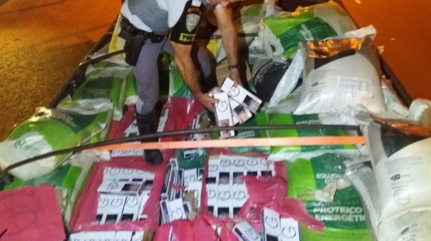 Pol�cia Rodovi�ria apreende 350 mil ma�os de cigarro contrabandeados, em Dracena