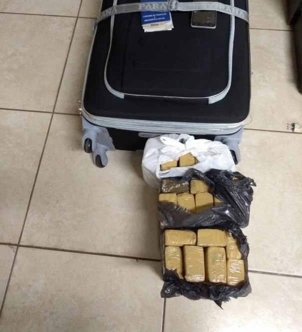 Agentes federais suspeitam de mo�as na Rodovi�ria de Presidente Prudente e apreendem 44 tijolos de maconha