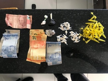 Jovem é preso no conjunto João Paulo II em Tupã com drogas e moto furtada