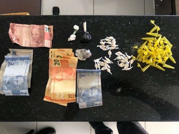 Jovem � preso no conjunto Jo�o Paulo II em Tup� com drogas e moto furtada