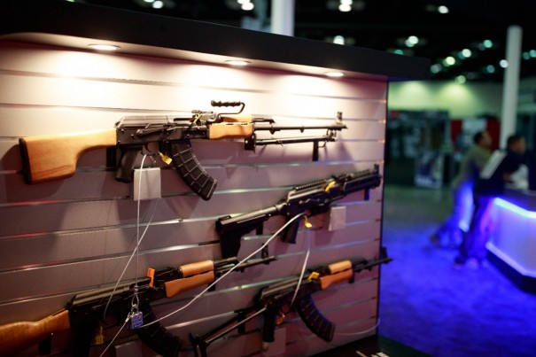 Decreto de Bolsonaro que regulamenta uso e porte de armas no pas libera compra de fuzil por qualquer cidado