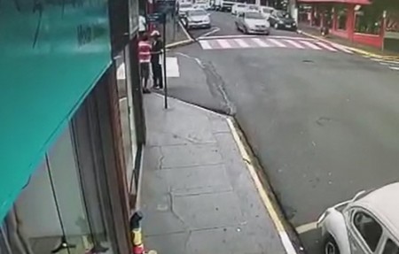 Polícia Civil prende dupla suspeita de atirar em funcionário de frigorífico e roubar mais de R$ 112 mil