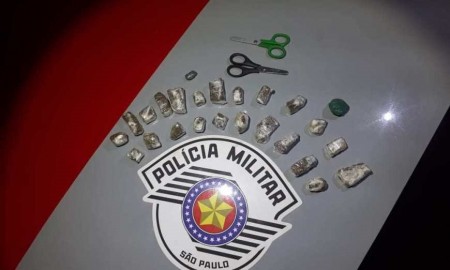Polícia Militar de Pacaembu apreende dois menores com 24 mini tabletes de maconha