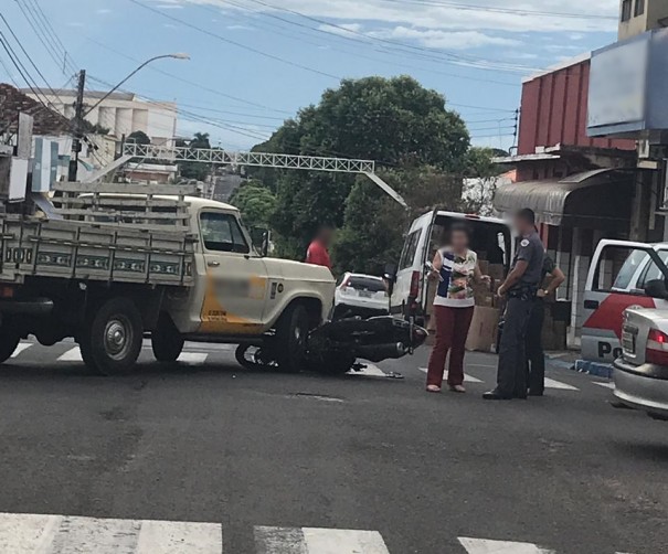 Acidente de trnsito no centro de OC deixa motociclista ferido