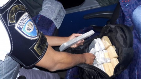 Em abordagem a ônibus, Polícia Rodoviária localiza 17 quilos de maconha e prende homem por tráfico