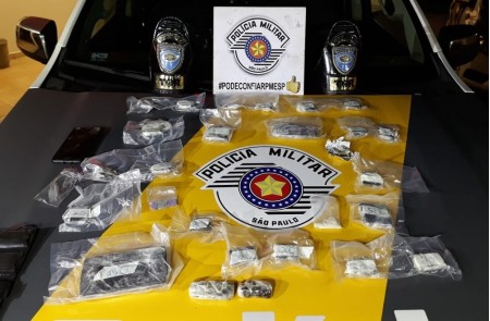 Rapaz transporta haxixe e ecstasy em ônibus e acaba preso durante abordagem policial na SP-270