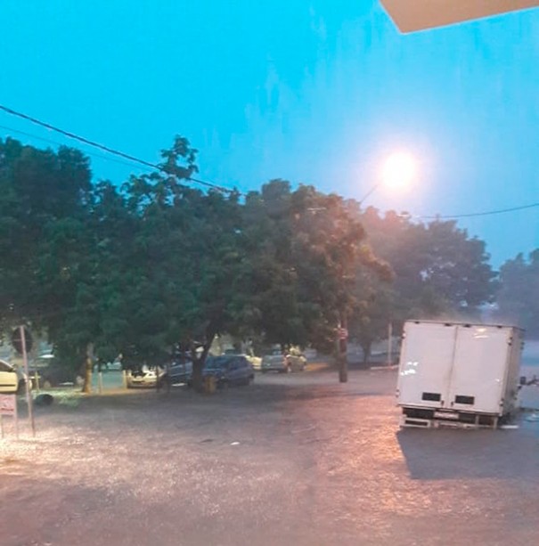 Chuva forte deixa ruas alagadas e assusta moradores de Tup