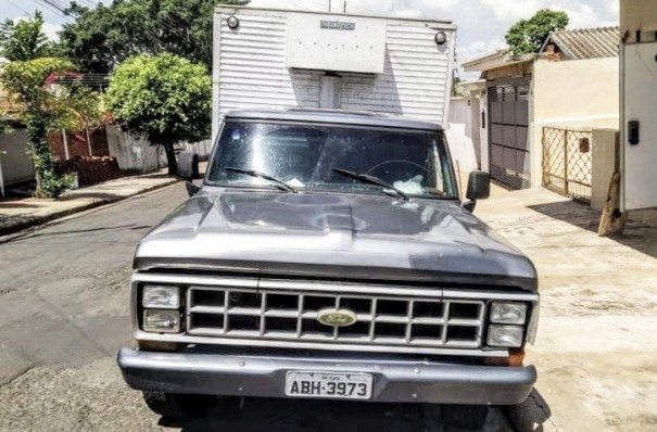 Caminhonete F1000 � furtada em Hercul�ndia 