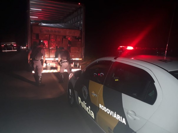 Dupla de Osvaldo Cruz � flagrada transportando mercadorias sem documenta��o fiscal na SP-294 