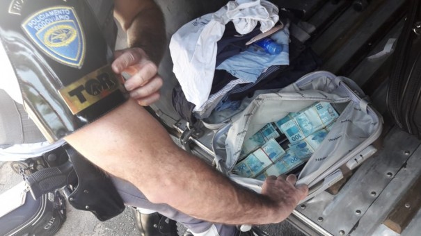 Homem com nacionalidades libanesa e paraguaia � detido com R$ 60 mil e moedas estrangeiras sem declara��o de origem