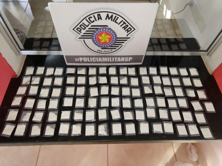 Traficante é preso com 100 sachês de cocaína em Adamantina