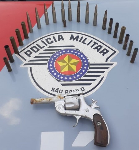 Após denúncia, Polícia Militar apreende arma e munições em Adamantina