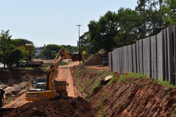 Prefeitura retoma instalao de aduelas no Parque dos Pioneiros