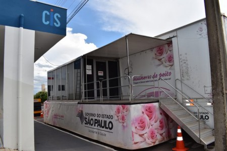 Mamógrafo da carreta 'Mulheres de Peito' apresenta problemas técnicos