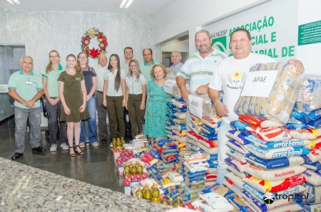 ACEOC entrega 2,4 toneladas de alimentos para entidades assistenciais de Osvaldo Cruz