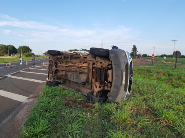 Colis�o entre ambul�ncia e carro deixa seis pessoas feridas na Rodovia Comandante Jo�o Ribeiro de Barros