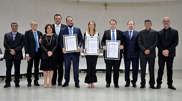 Trio de juzes recebe ttulos de Cidados Adamantinenses