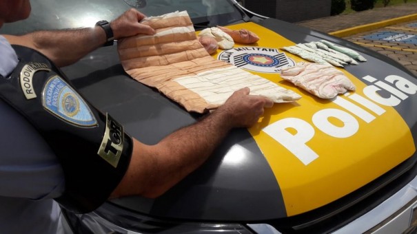 Com mais de 3kg de coca�na escondidos no corpo, costureira boliviana � presa em flagrante em Presidente Prudente