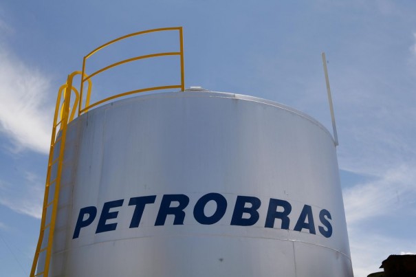Petrobras reajusta preo da gasolina em 4% nas refinarias