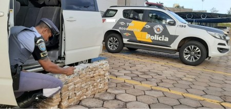 Paraguaio em carro com mais 100 kg de maconha é preso após abordagem policial na SP-270