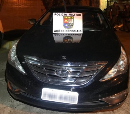 Baep intercepta em Presidente Epitácio carro roubado que era levado ao Paraguai para servir ao transporte de drogas