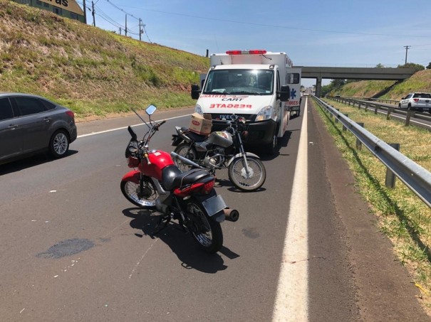 Acidente de trnsito envolve duas motocicletas na Rodovia Raposo Tavares, em Presidente Prudente