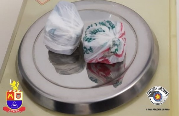 Pol�cia Militar prende homem por tr�fico de drogas em Adamantina