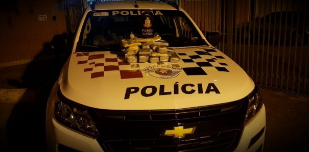 Mais de 40 kg de maconha s�o apreendidos pela Pol�cia Militar ap�s abordagens a �nibus