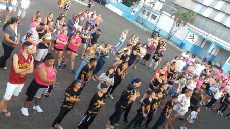 Zumba Solidária do Outubro Rosa arrecadou mais de 700 kg de alimentos