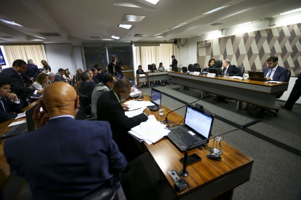 CCJ do Senado aprova relatrio da reforma da Previdncia