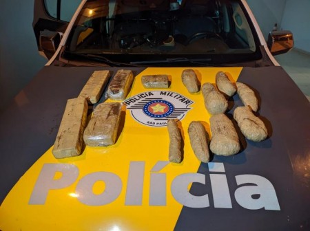 Adolescente de 16 anos é detida transportando 5 kg de maconha