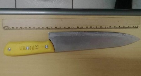 Polícia Militar flagra homem com 'peixeira' na cintura em posto de combustíveis de Flórida Paulista