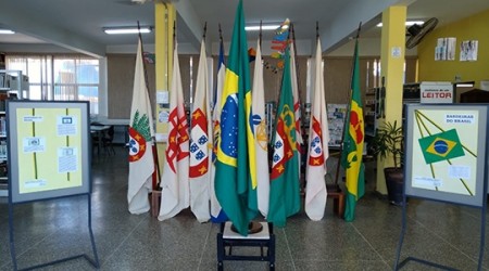 Biblioteca de Adamantina exibe mostra de bandeiras do Brasil