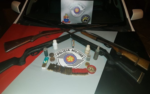 Ap�s den�ncias, armas de fogo e muni��es s�o apreendidas pela For�a T�tica