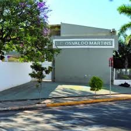 Escola Osvaldo Martins abre matrículas para o Centro de Estudos de Línguas
