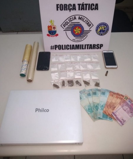 Rapaz denunciado por tráfico é flagrado com droga na cueca e acaba preso em flagrante pela PM