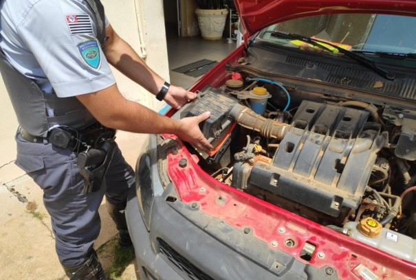 Primos s�o presos por falsa comunica��o de crime ap�s relatarem �roubo� na SP-425