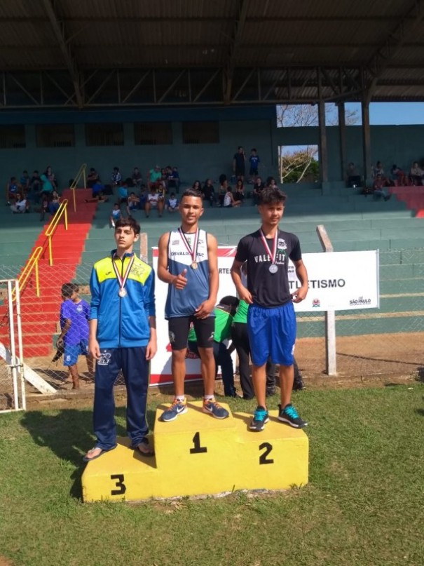 Osvaldo-cruzense de 13 anos  Campeo Estadual nos 75 metros rasos em Dracena