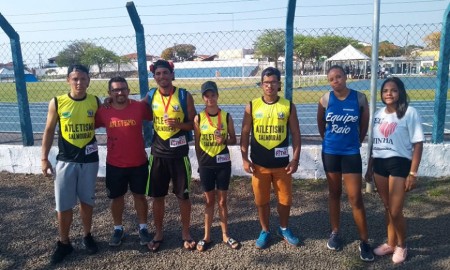 Equipe de atletismo de Salmourão recebe homenagem da Câmara Municipal